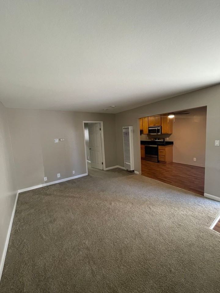 340 - 51 Glen Eyrie - Photo 4 of 10