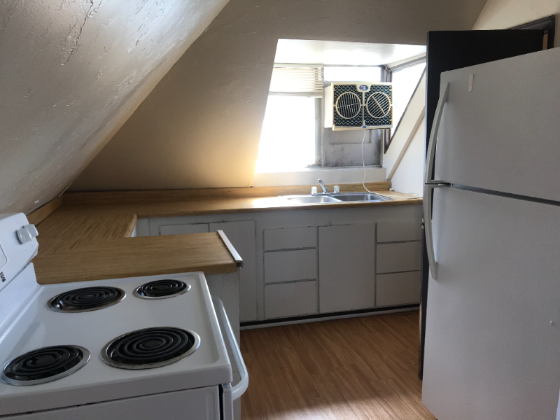 1011 Rood Ave #C - Photo 5 of 6