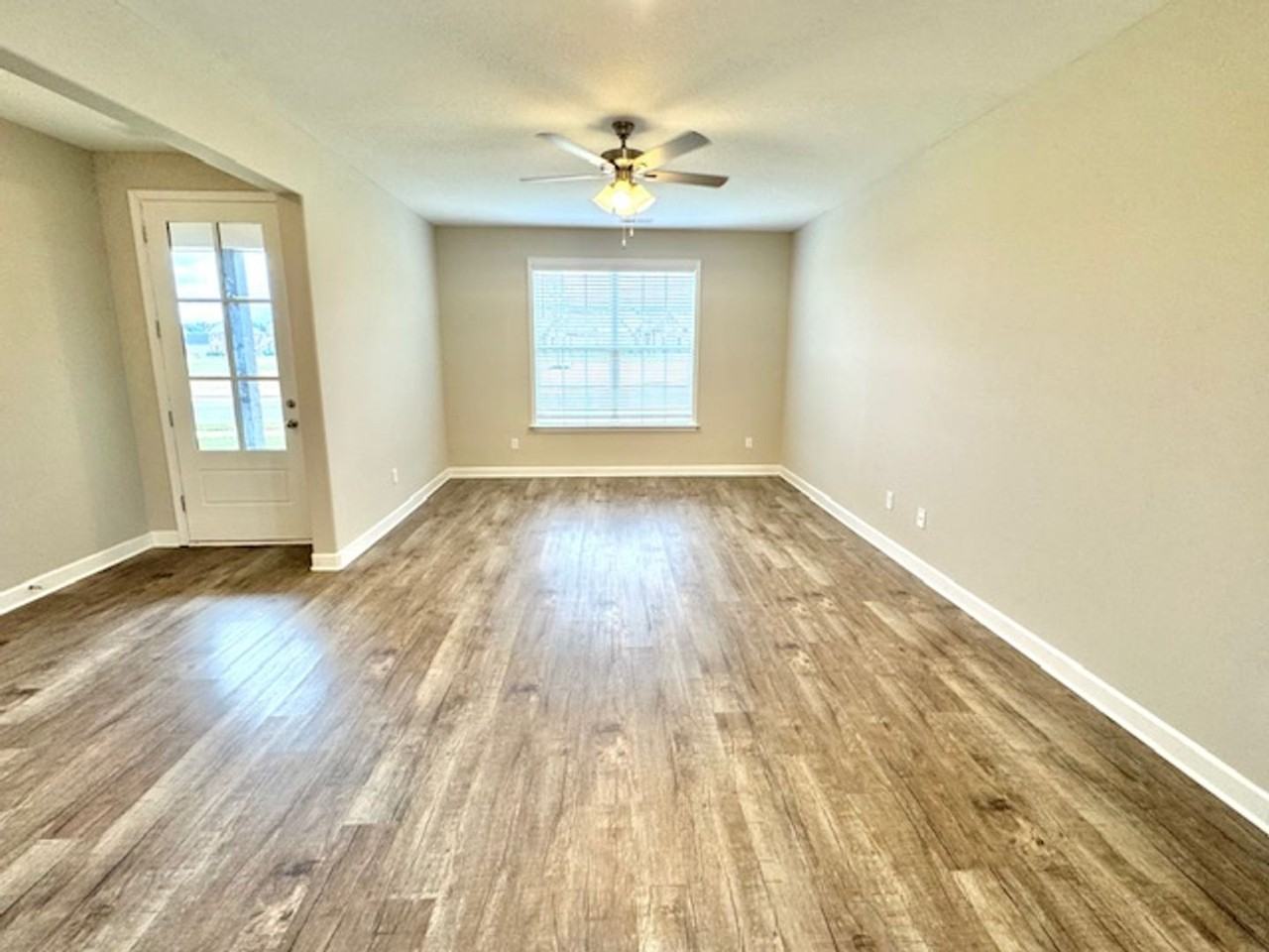 410 Azalea Dr - Photo 2 of 11