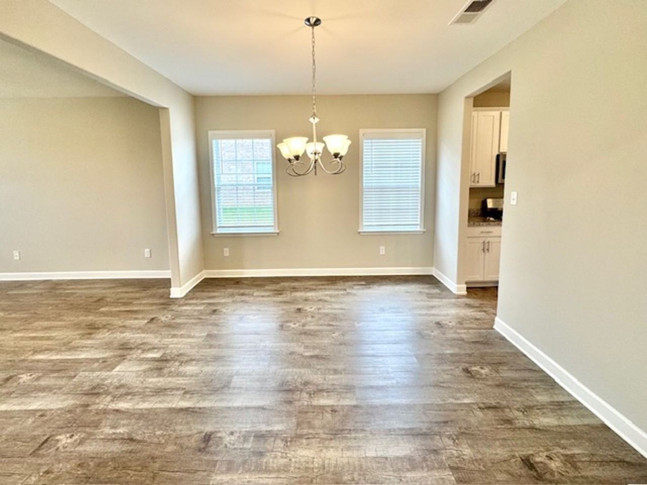 410 Azalea Dr - Photo 3 of 11