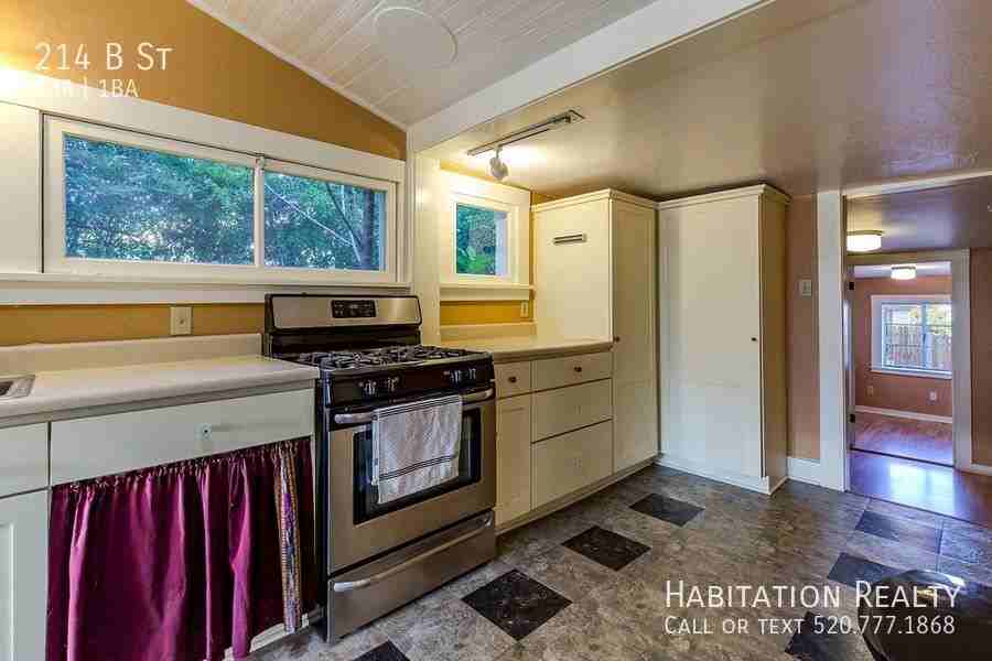 214 B St - Photo 3 of 30