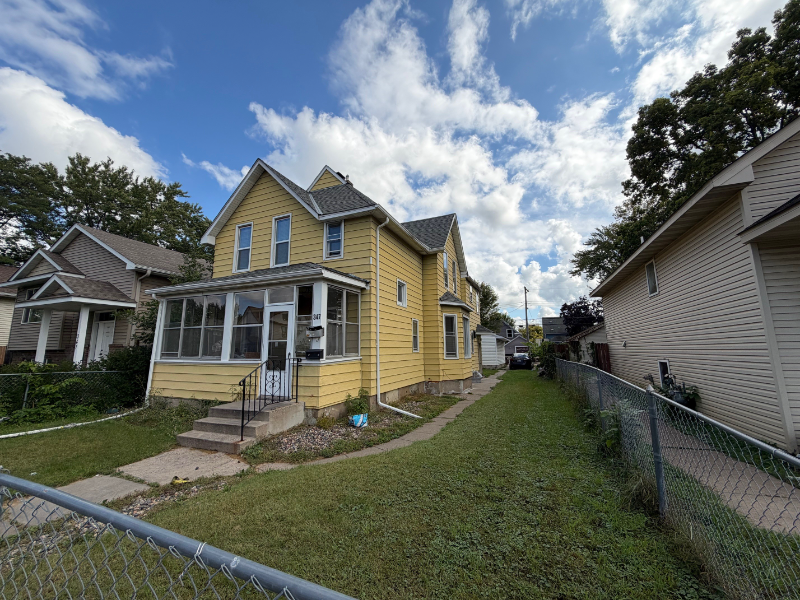 347 4th Ave S #1 - Photo 2 of 5