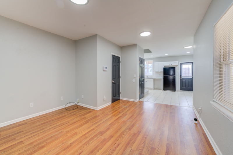 7726 Vermont Ave - Photo 4 of 17