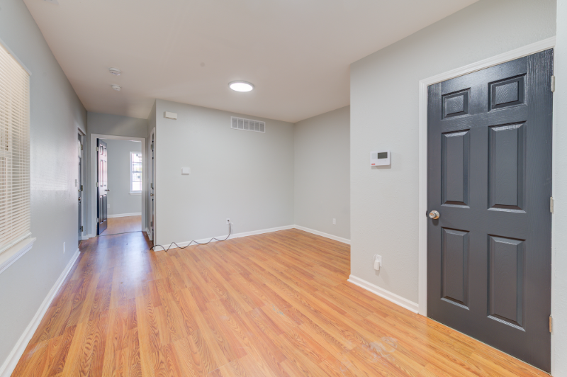 7726 Vermont Ave - Photo 5 of 17