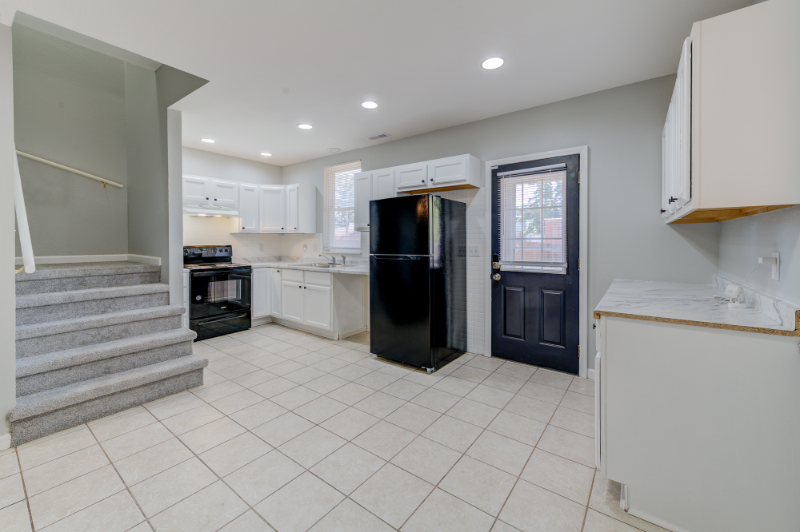 7726 Vermont Ave - Photo 7 of 17