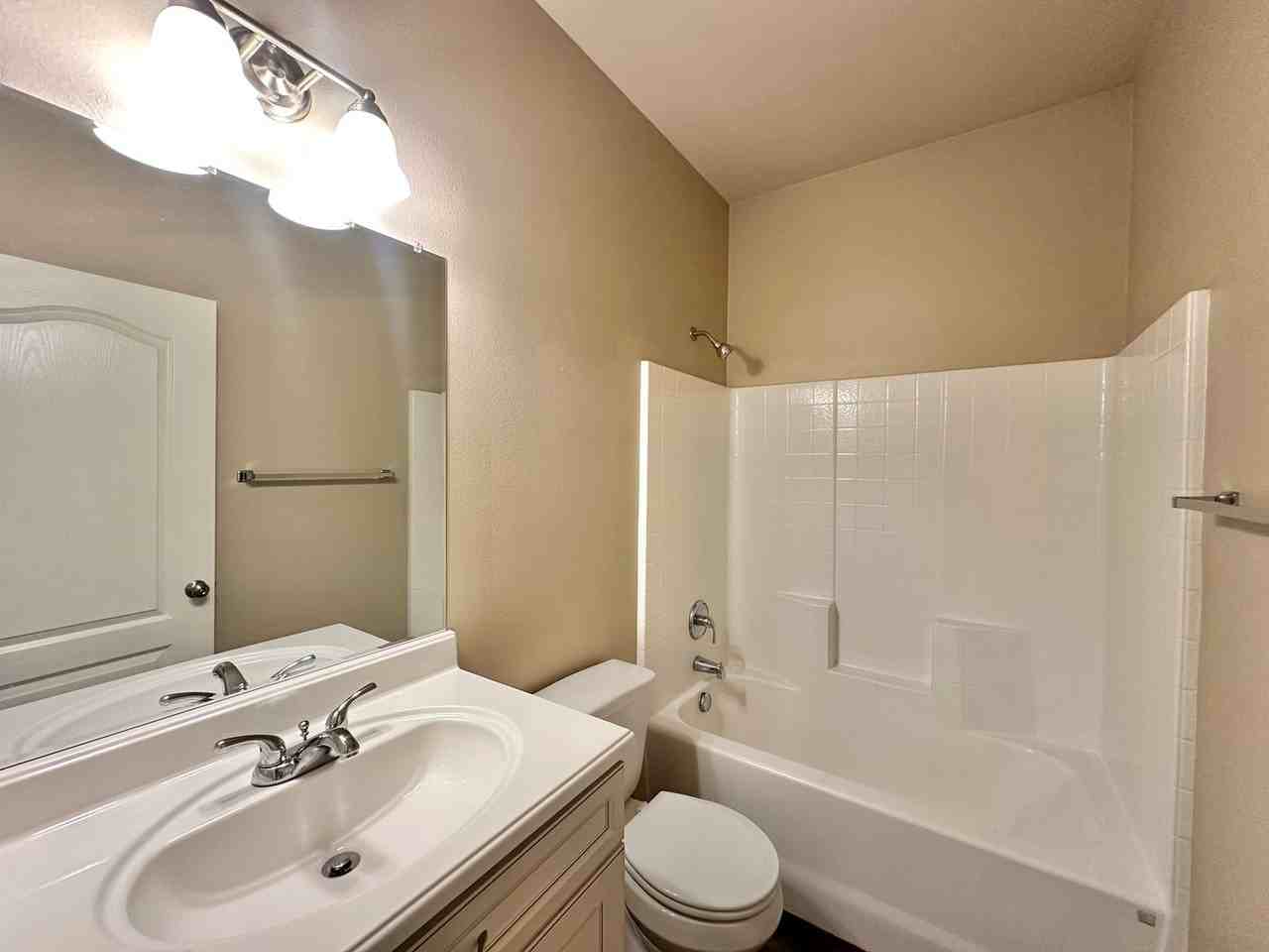 5828 Deauville St - Photo 6 of 26