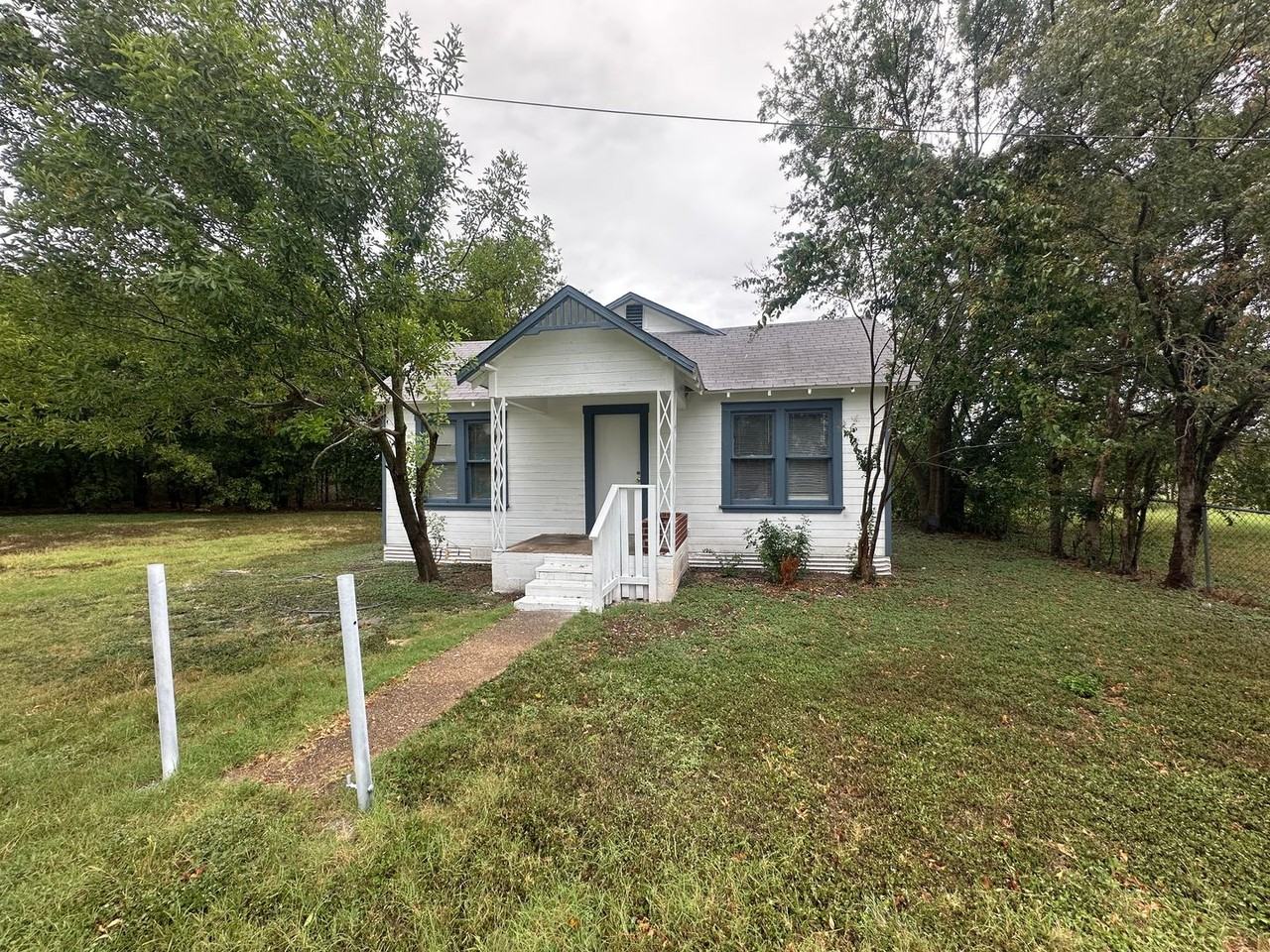 3637 S Lone Star Pkwy - Photo 2 of 19