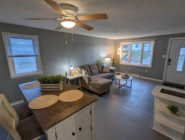 215 15th St - Photo 2 of 9