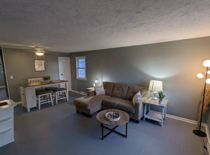 215 15th St - Photo 3 of 9