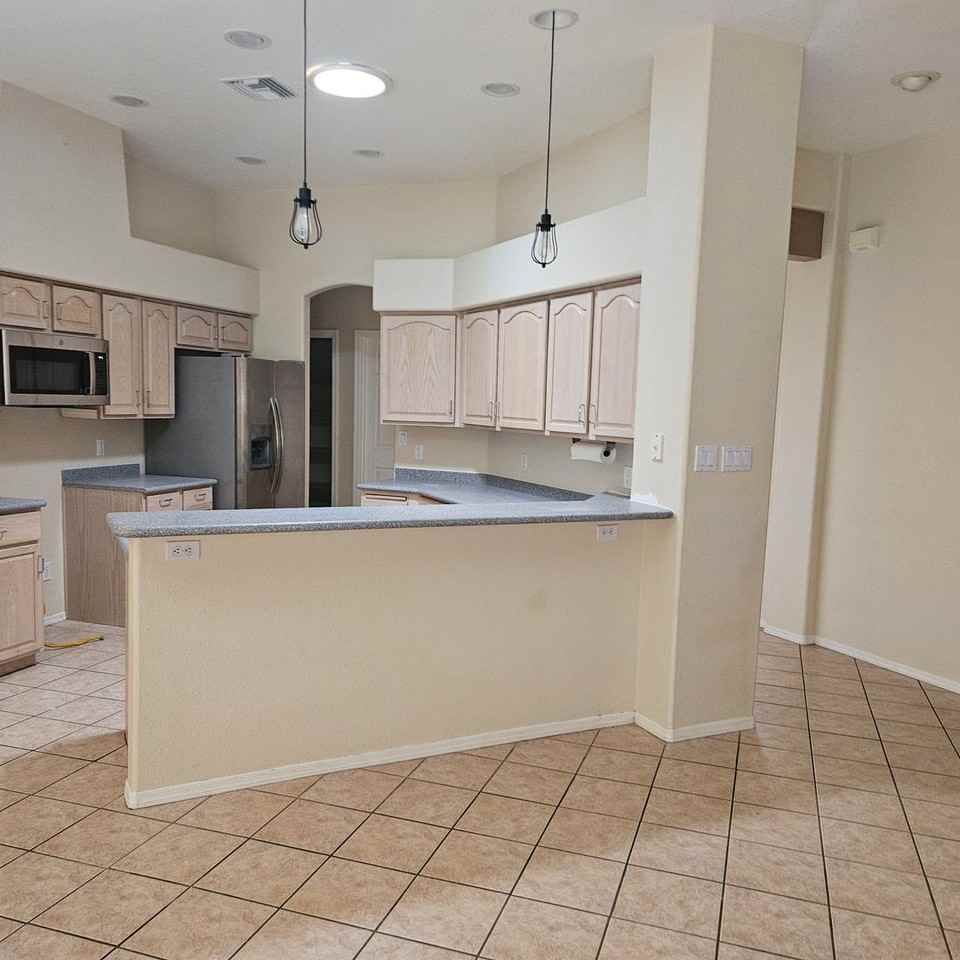 10401 East 36th Place - Photo 6 of 21