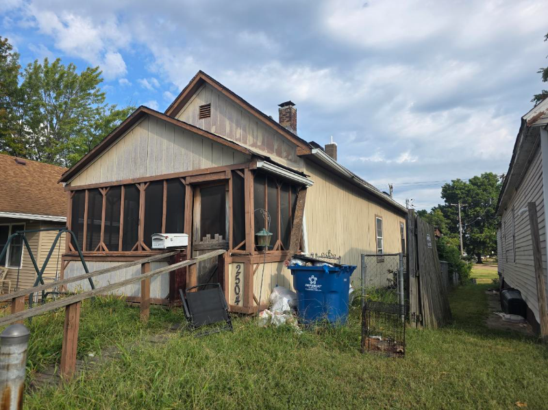 2504A Denver St - Photo 2 of 19