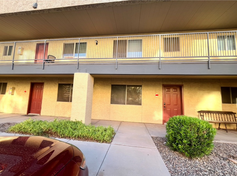 1014 E Spence Ave - Photo 2 of 50