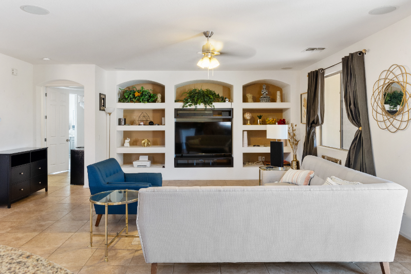 9622 South 46th Lane - Photo 3 of 20