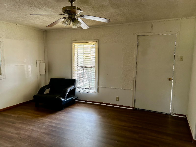 313 Mahlon St - Photo 4 of 12