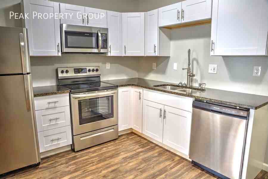 1661 N Pearl St - Photo 2 of 8