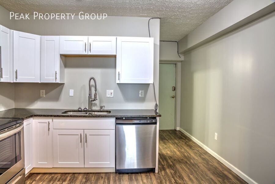 1661 N Pearl St - Photo 4 of 8