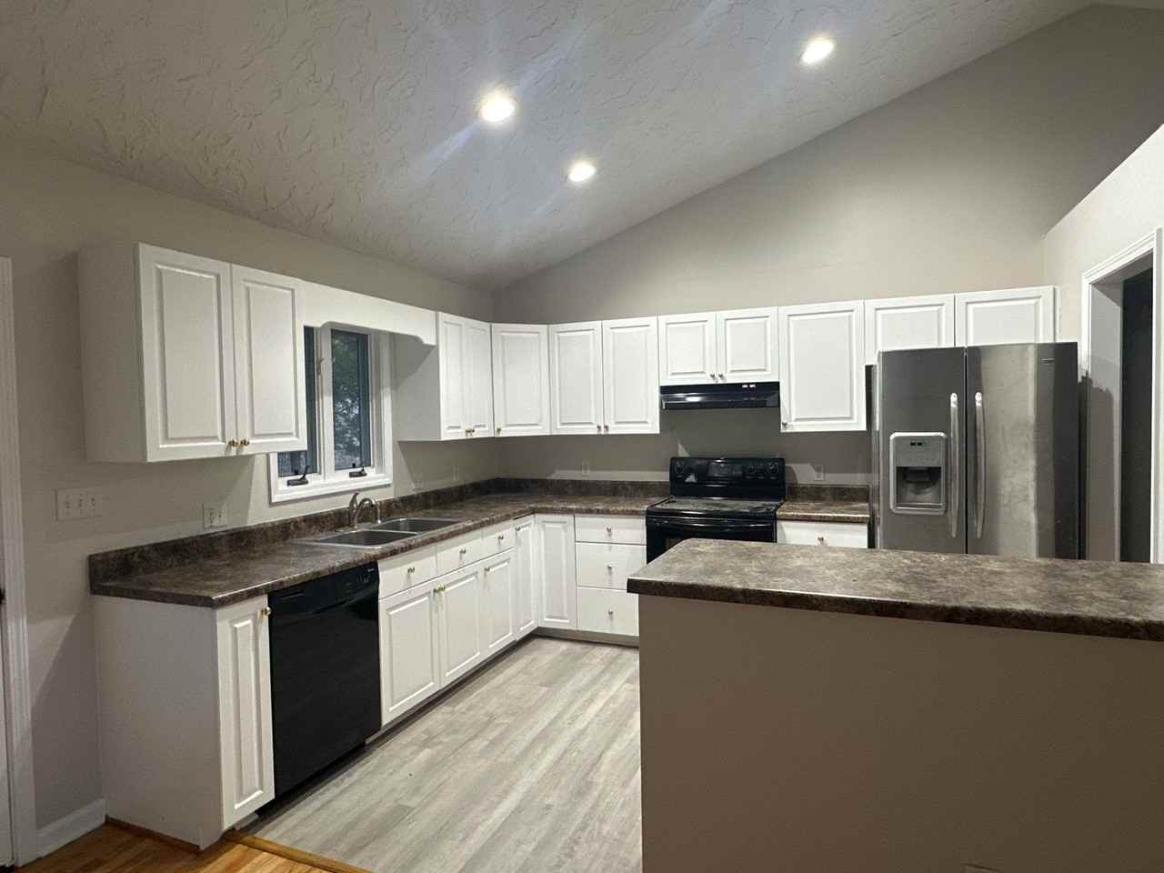115 Deer Trace Ln - Photo 2 of 11