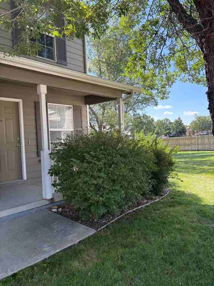 1753 Rowan Ln - Photo 3 of 10