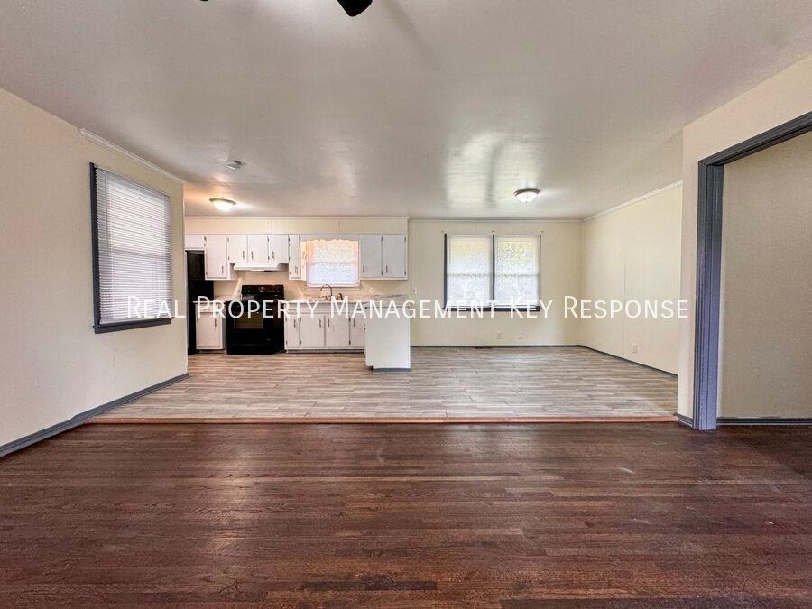 310 Janette Ave - Photo 2 of 16