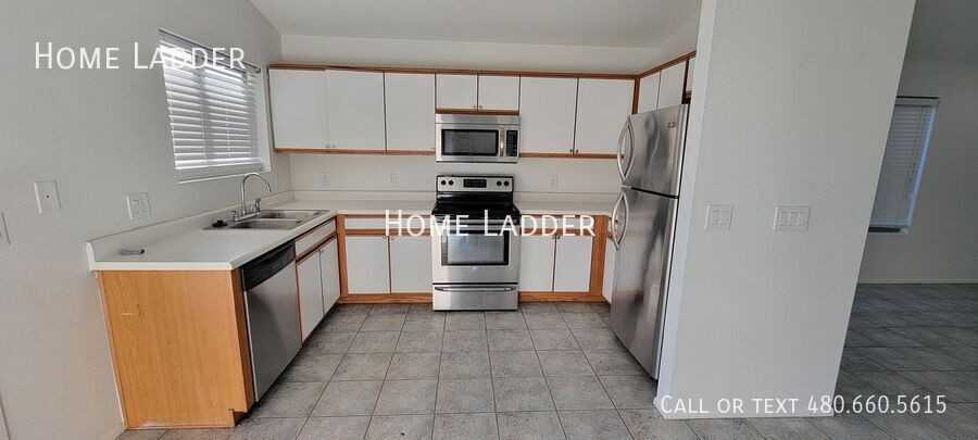 8339 W Elm St - Photo 3 of 19