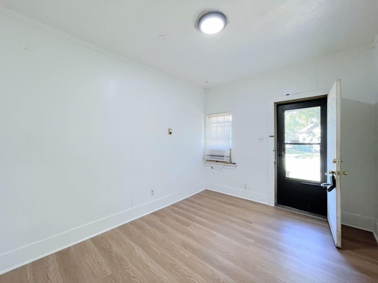 315 W 7th Ave - Photo 2 of 11