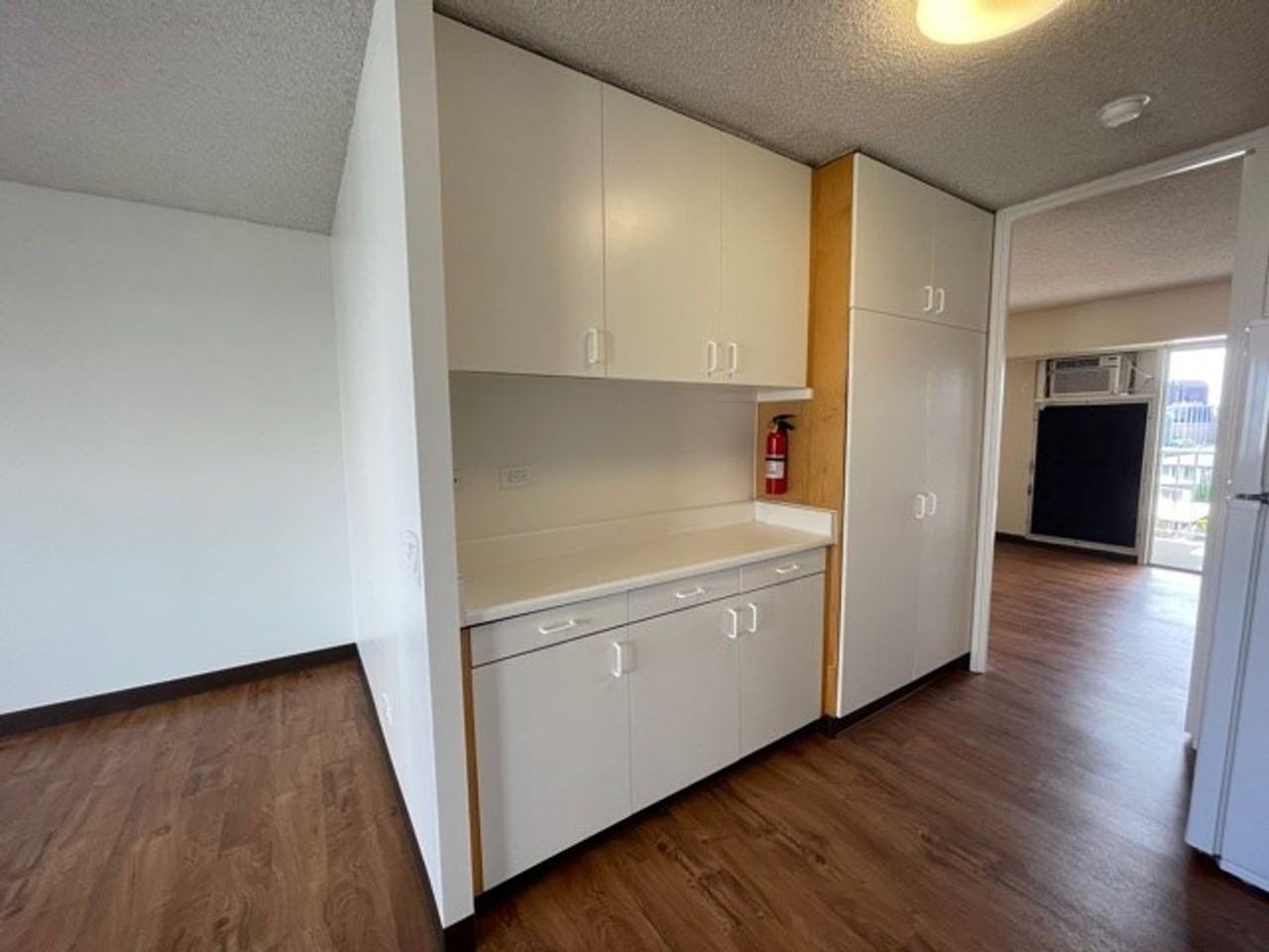 1516 Ward Ave #505 - Photo 5 of 14