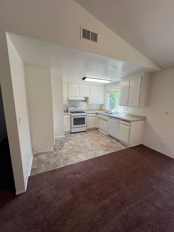 977 Planetree Ave - Photo 5 of 21