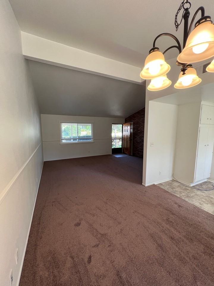 977 Planetree Ave - Photo 7 of 21