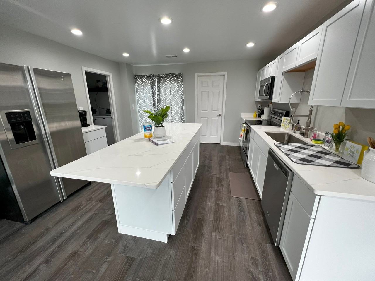 956 Olympia Dr - Photo 2 of 50