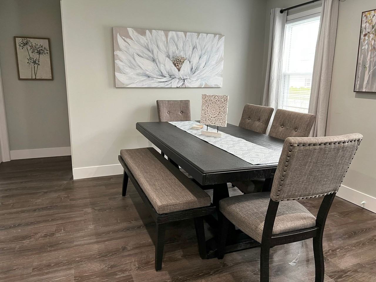 956 Olympia Dr - Photo 4 of 50