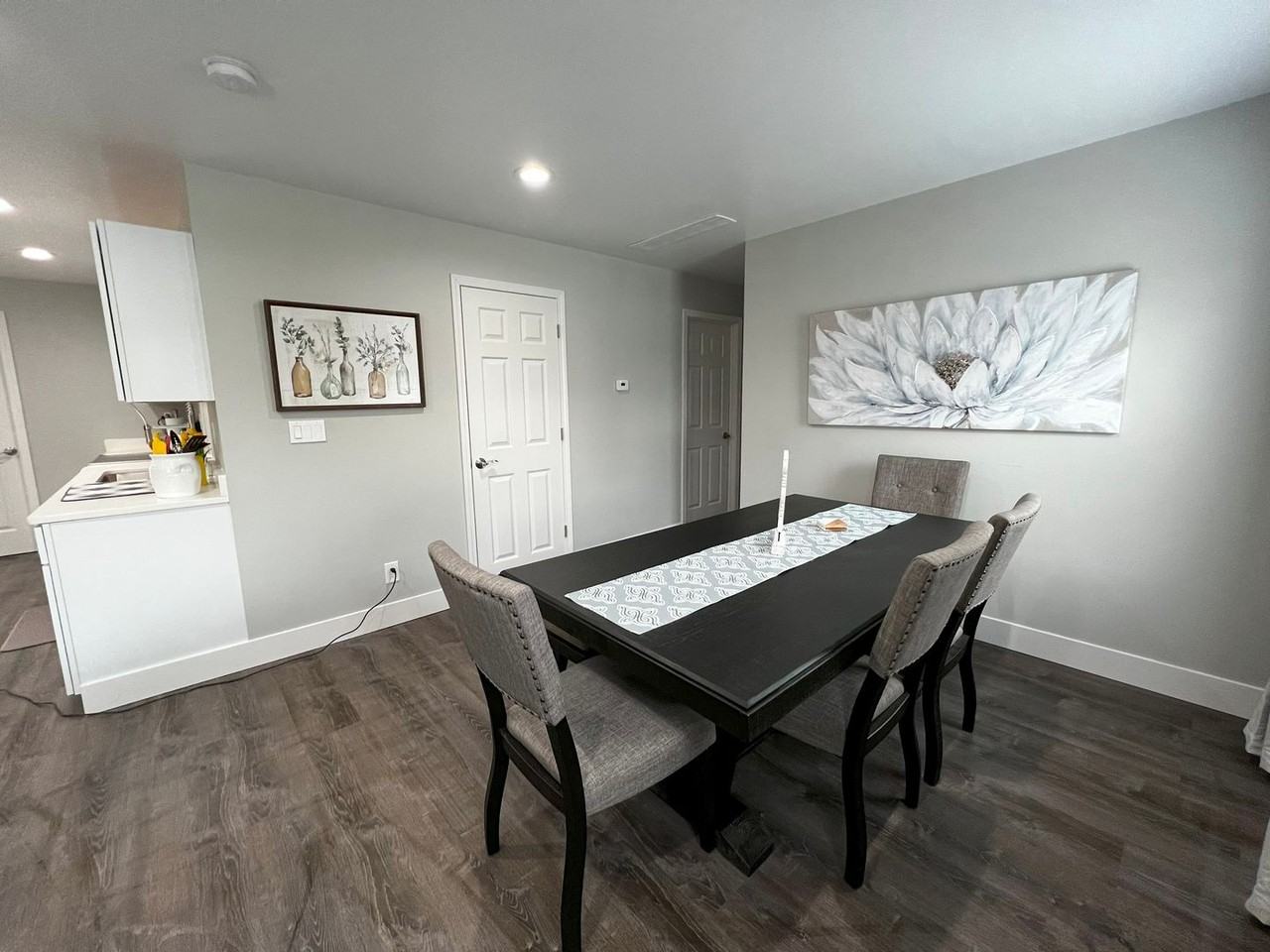 956 Olympia Dr - Photo 5 of 50