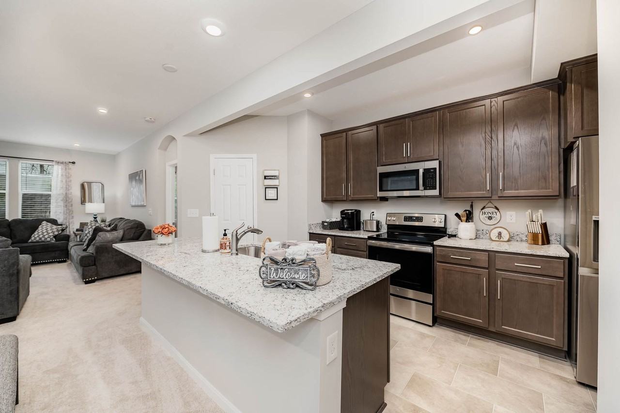 948 Southline Dr - Photo 4 of 24