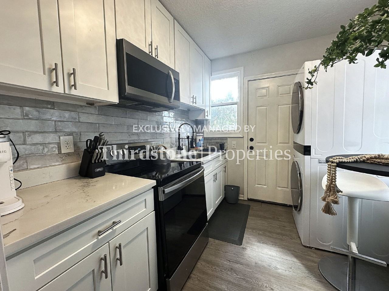 2508 Gilmore Street - Photo 4 of 26