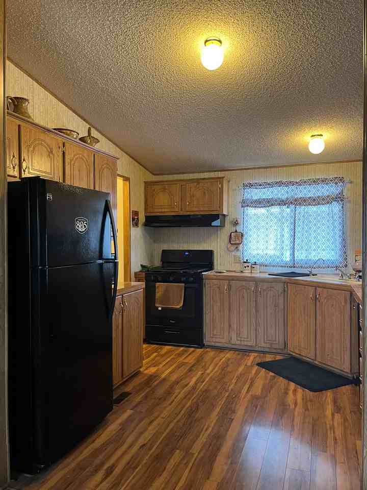 807 Stahlman Drive - Photo 2 of 10