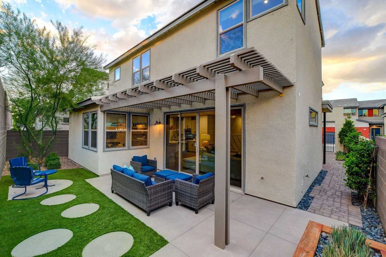 3209 Vittoria Ave - Photo 3 of 50