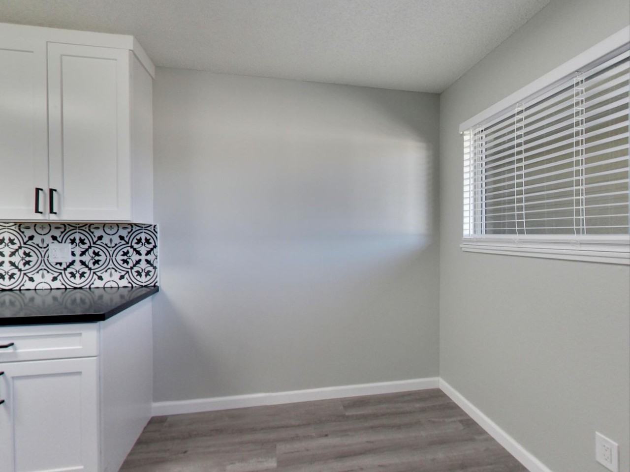 ROYALE APARTMENTS - Photo 6 of 45