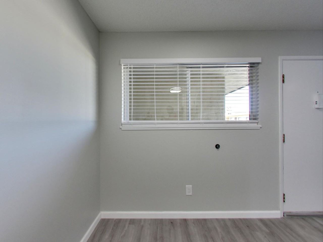 ROYALE APARTMENTS - Photo 7 of 45