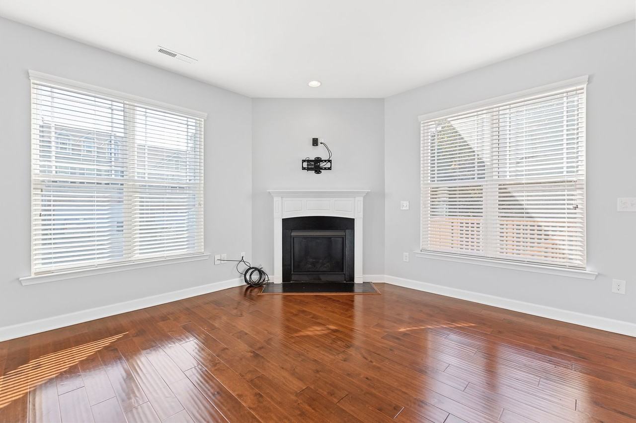 244 Wembley Dr - Photo 3 of 36