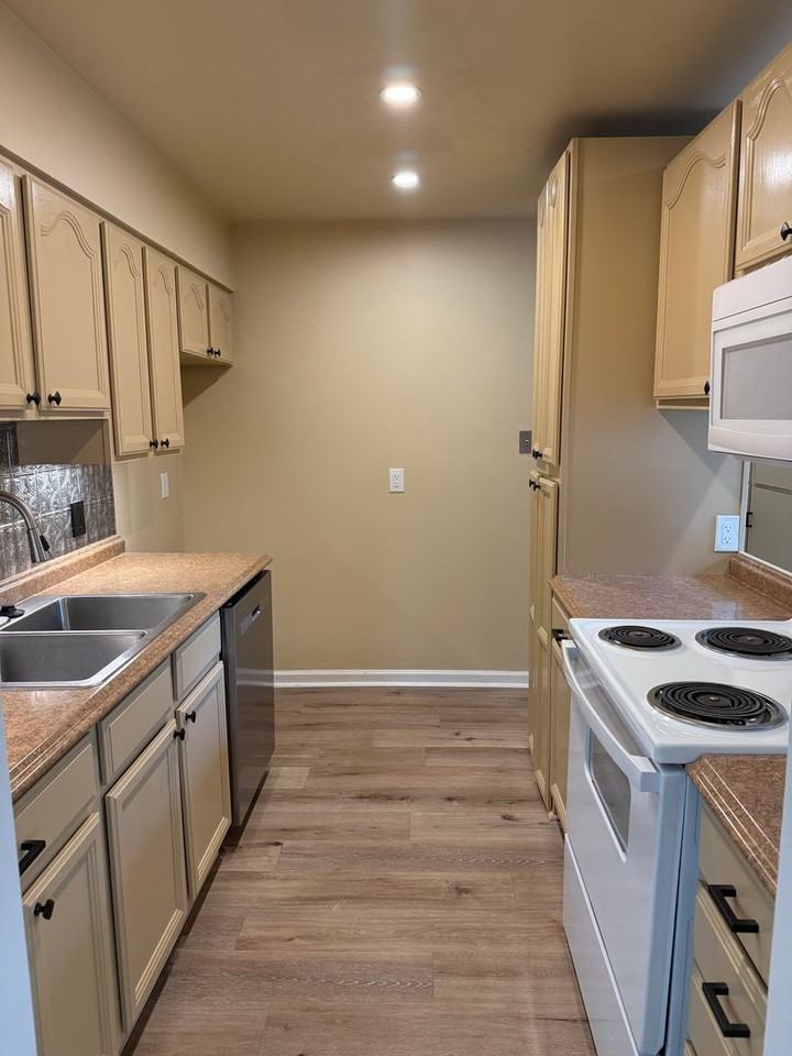 6025 Leafwood Dr - Photo 6 of 19