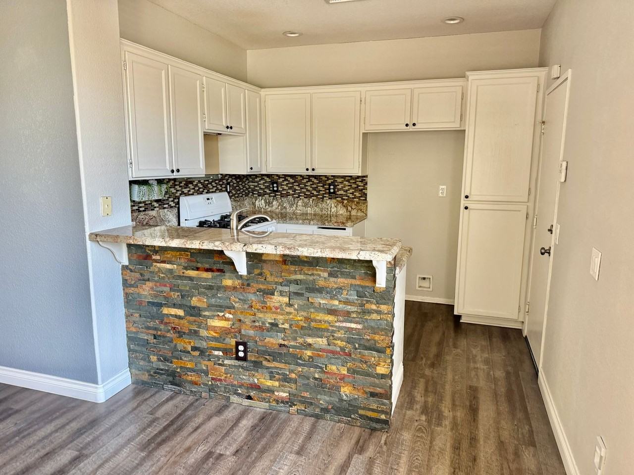 13729 Basswood Dr - Photo 3 of 12