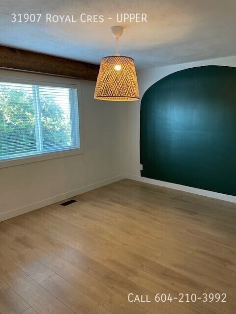 31907 Royal Cres - Photo 3 of 10