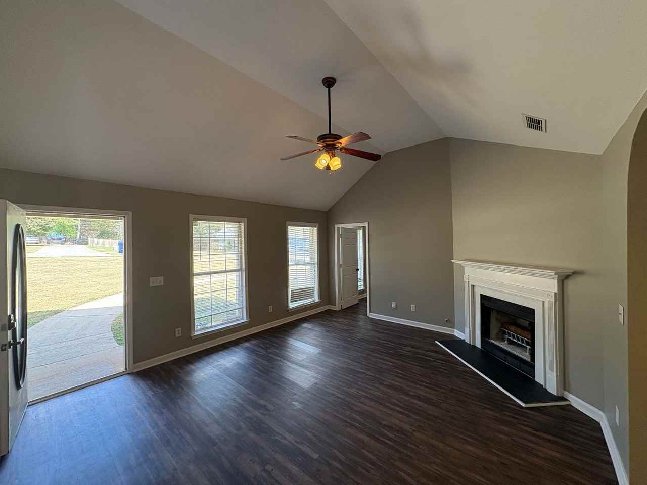 128 Chinaberry Ln - Photo 2 of 28