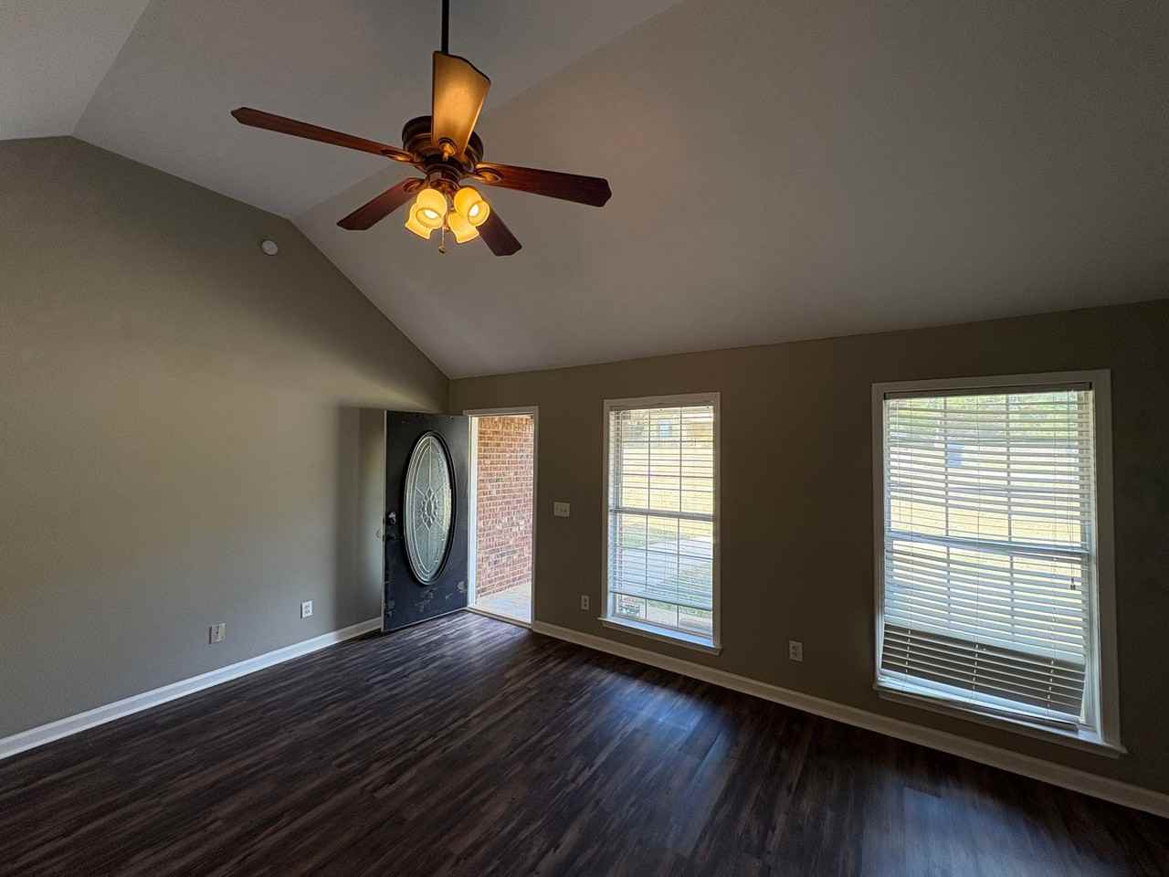 128 Chinaberry Ln - Photo 3 of 28