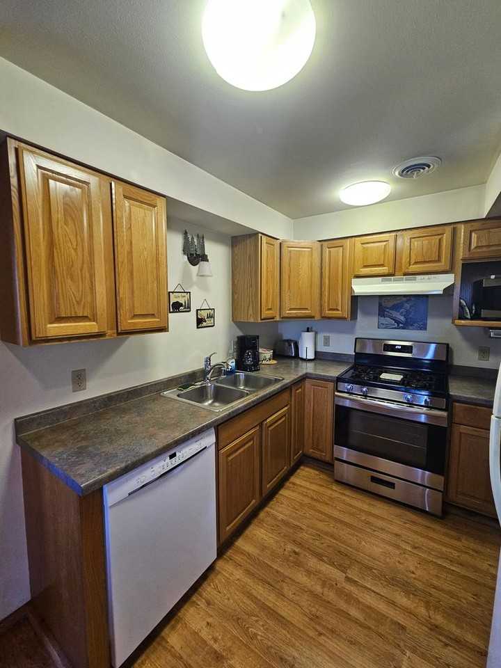 472 Overlook Ct - Photo 2 of 32