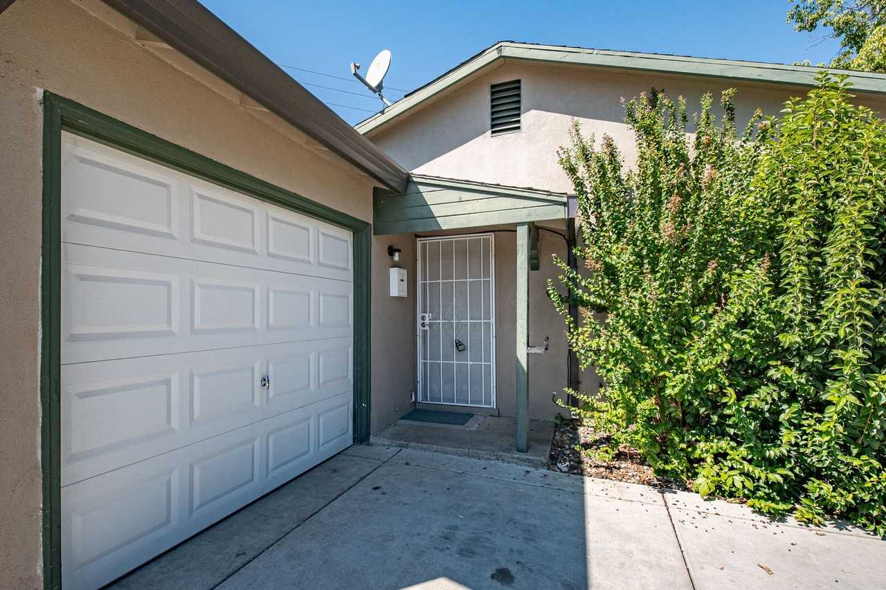 10500 Glenview Way - Photo 3 of 27