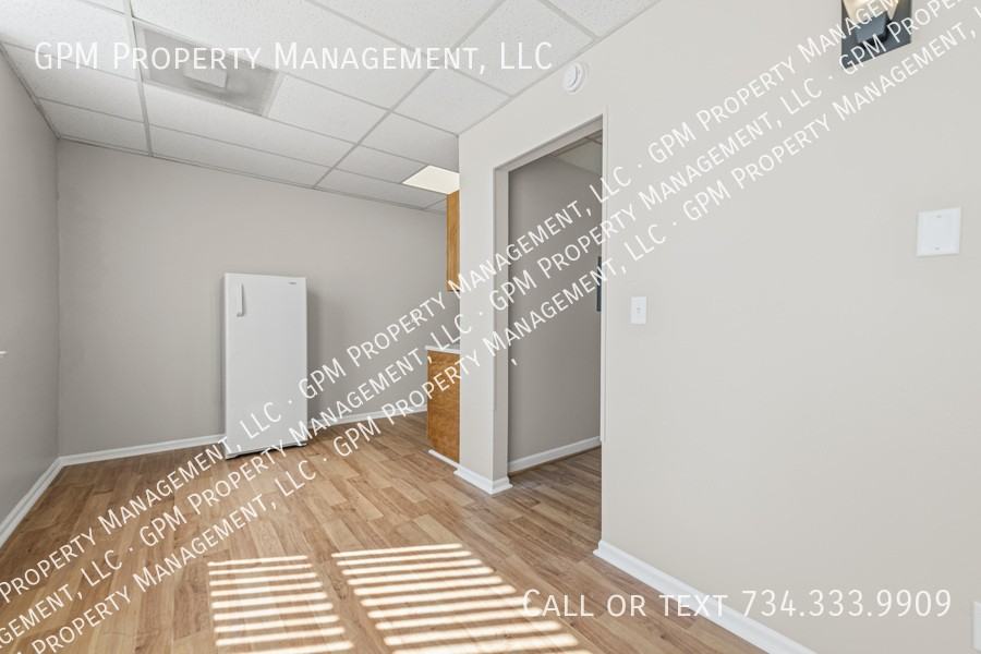 412 Grand River Avenue #7 - Photo 3 of 15