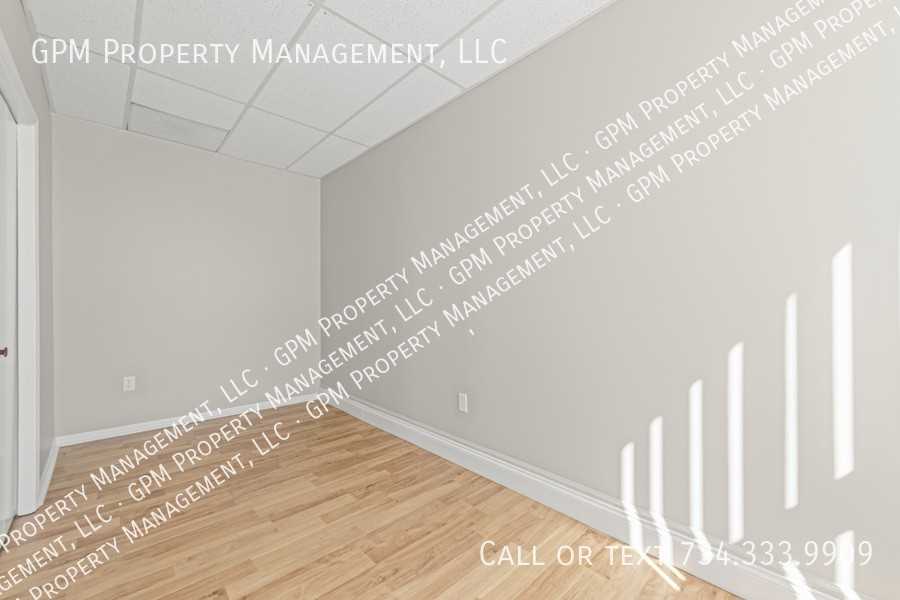 412 Grand River Avenue #7 - Photo 4 of 15