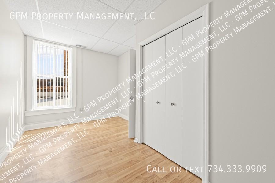 412 Grand River Avenue #7 - Photo 5 of 15