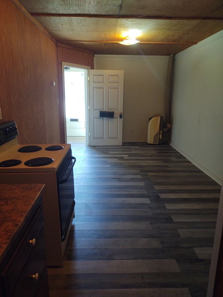 906 Putnam Ave - Photo 2 of 12