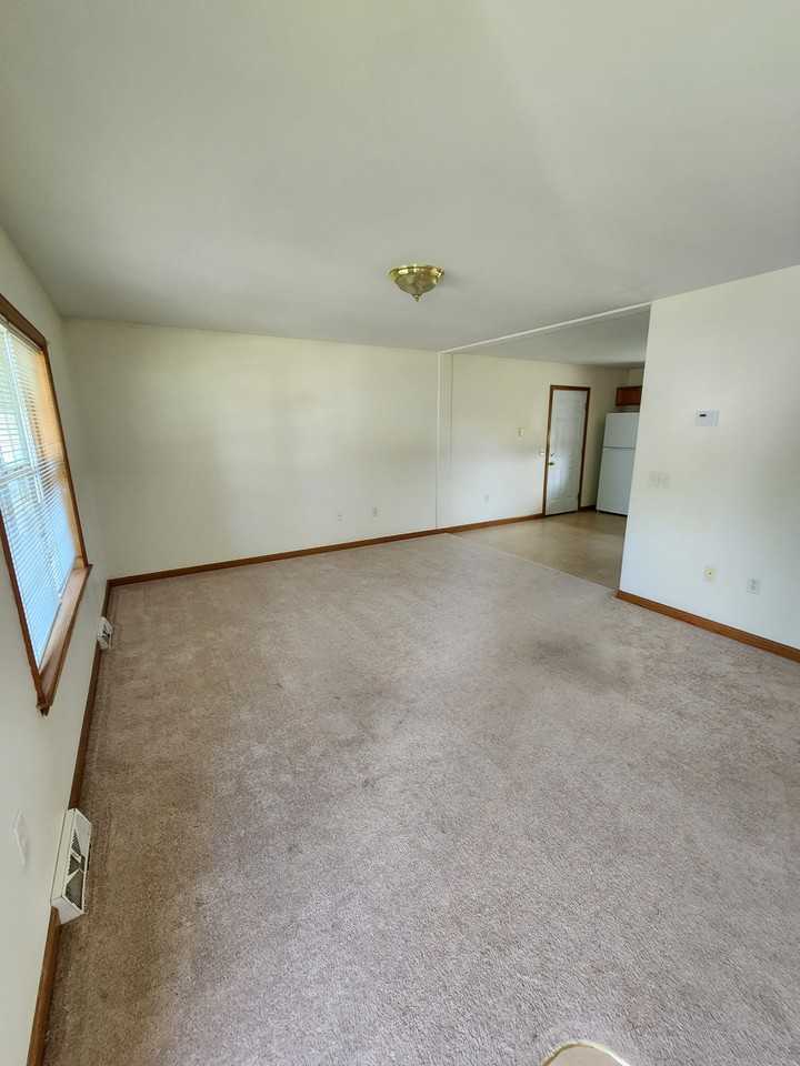 380 Browns Lane - Photo 2 of 12